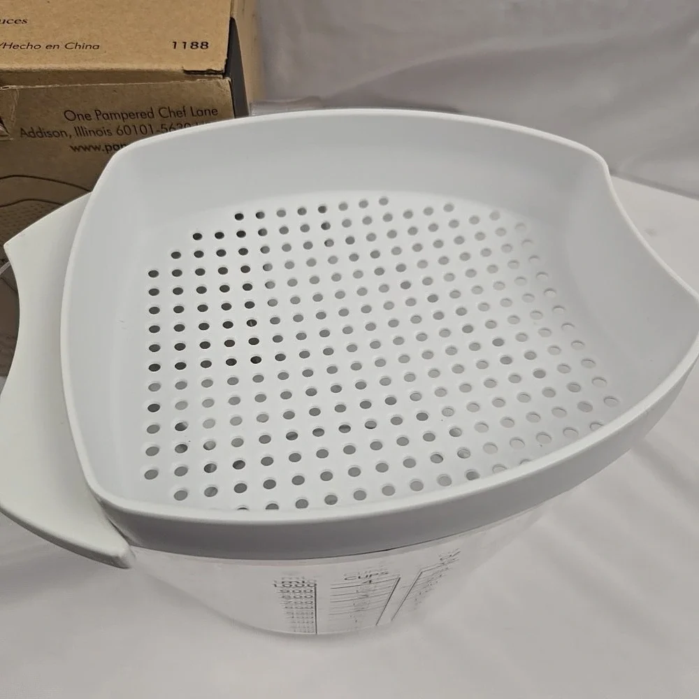 THE PAMPERED CHEF GRAVY SEPARATOR 4‎ CUP HANDLE In Box